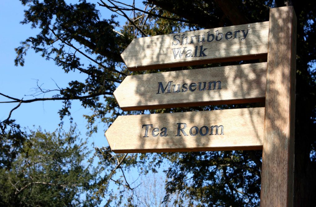 Image of sign post in Cusworth park